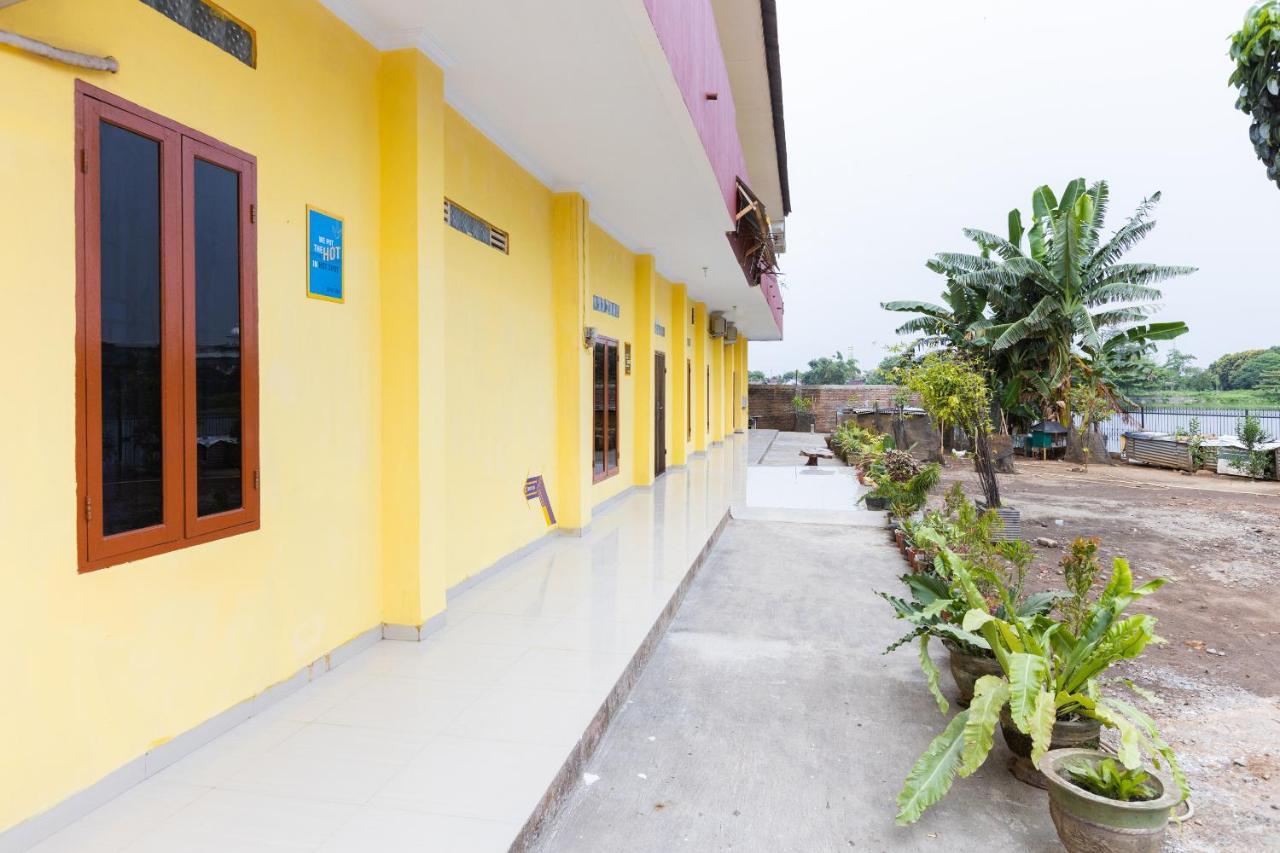 Spot On Oyo 1988 Pondok Seril Syariah Makassar Exterior photo
