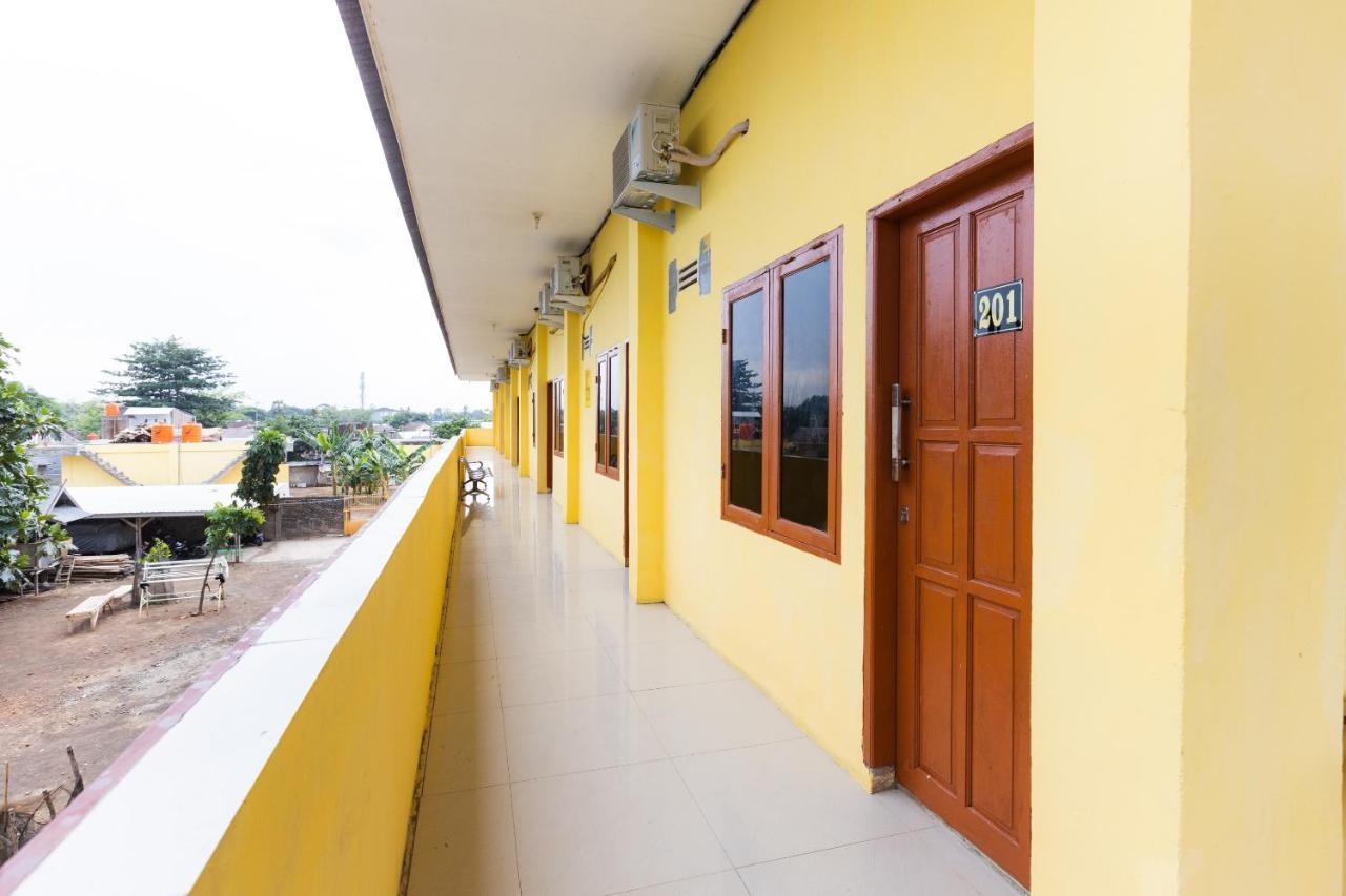 Spot On Oyo 1988 Pondok Seril Syariah Makassar Exterior photo