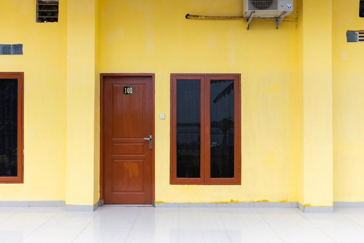 Spot On Oyo 1988 Pondok Seril Syariah Makassar Exterior photo